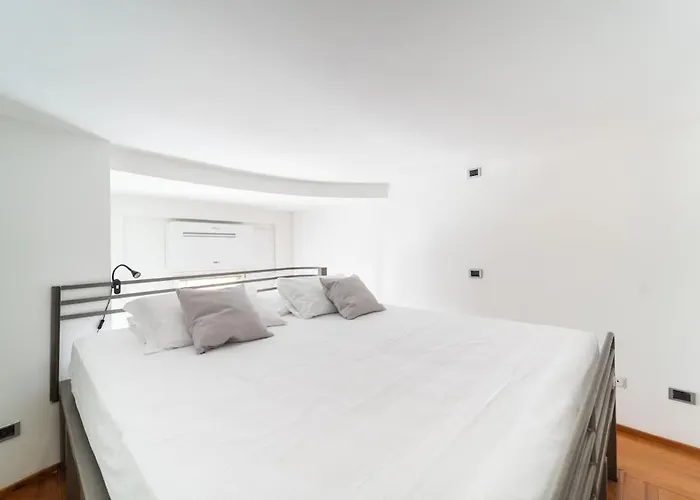 Historic Centre, Bright And Elegant Loft * بولونيا