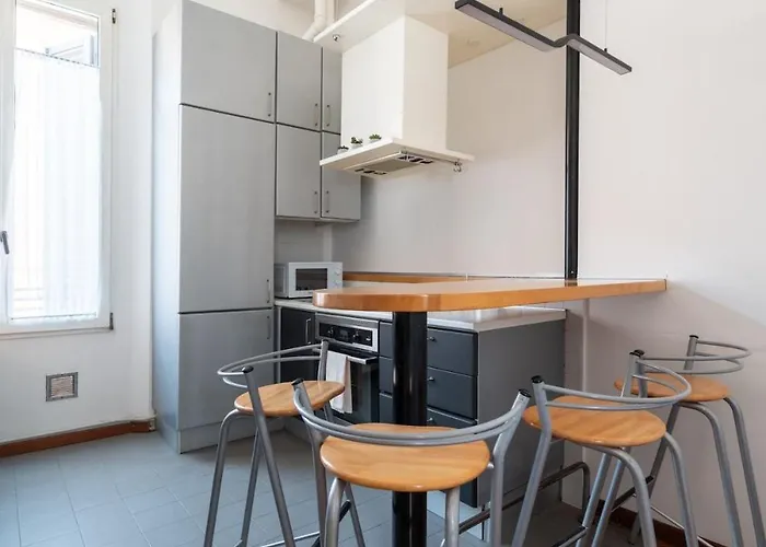 Historic Centre, Bright And Elegant Loft بولونيا